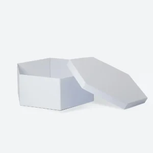 Mittelgroße weiße sechseckige Geschenkbox