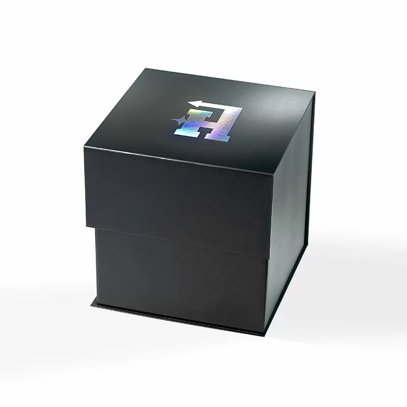 Petite boîte cadeau magnétique cubique en kraft avec ruban