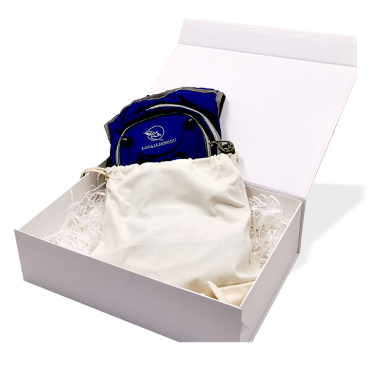 Boîte cadeau blanche avec sac en tissu
